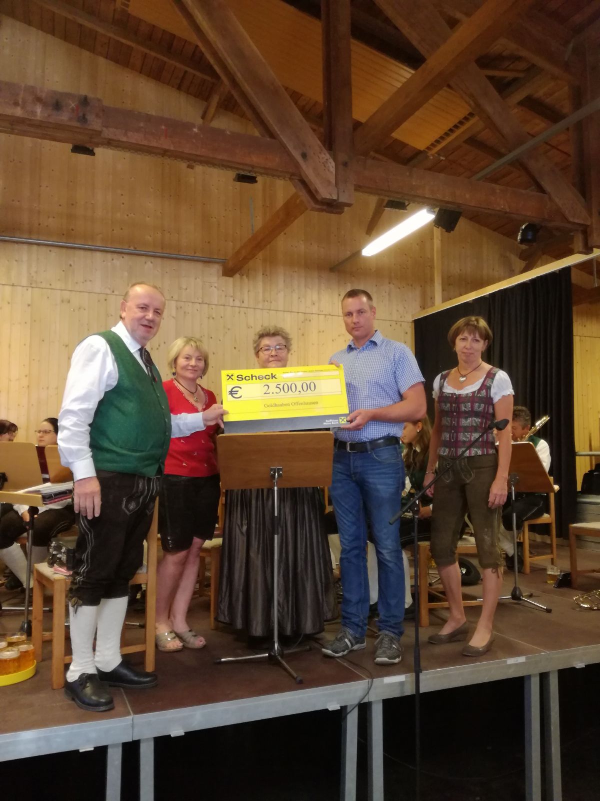Spende-Goldhauben Trachtensonntag und Tag der Blasmusik- Spende Goldhauben