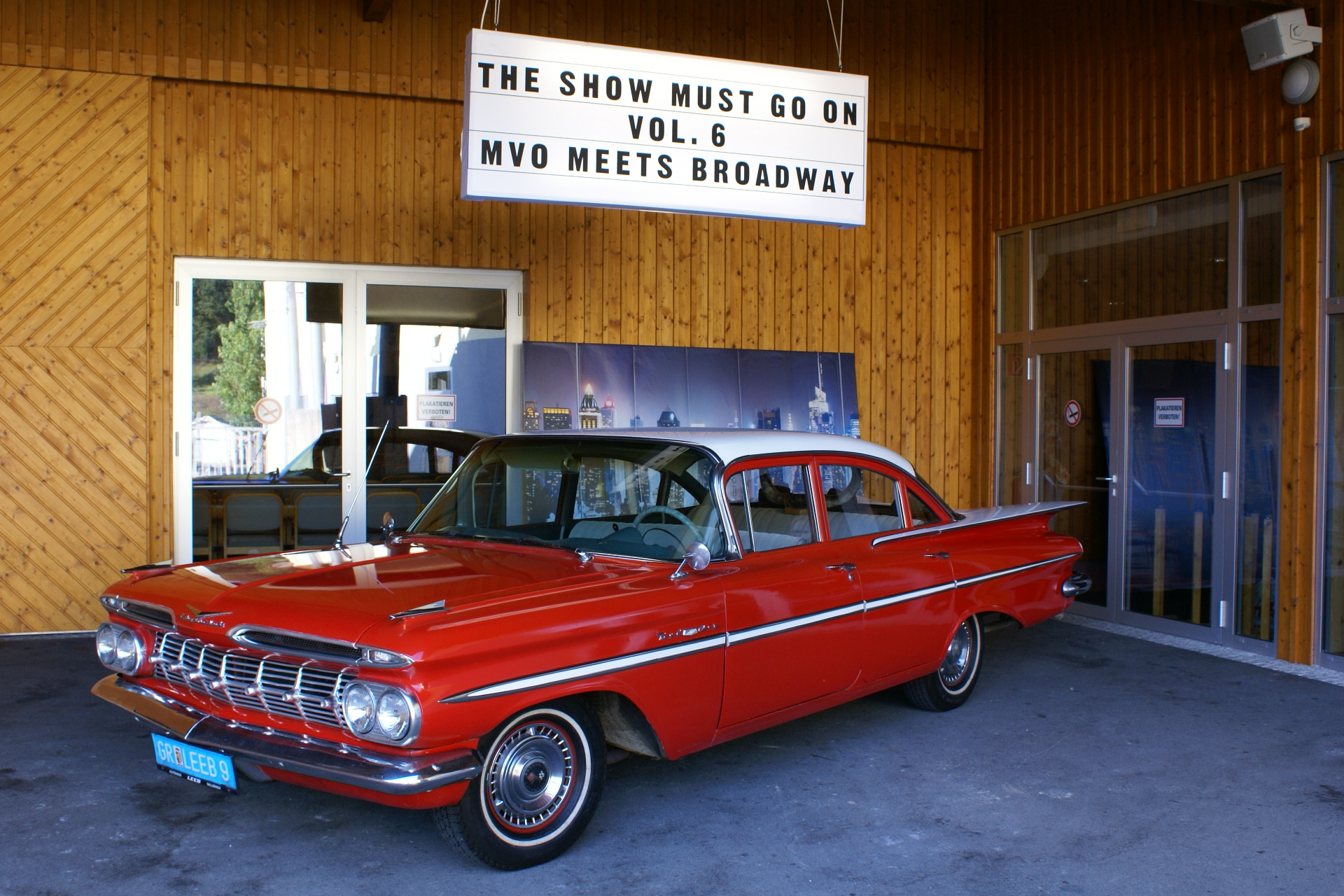The-Show-Must-Go-On_1 The Show Must Go On - Vol. 6 - MVO meets Broadway